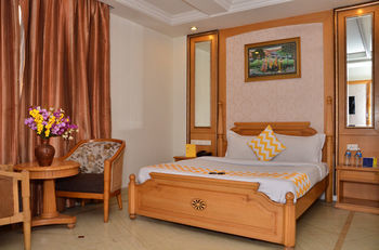 Fabhotel Castle Lalpura Mi Road Hotel