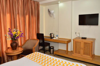 Fabhotel Castle Lalpura Mi Road
