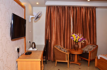 Hotel Fabhotel Castle Lalpura Mi Road